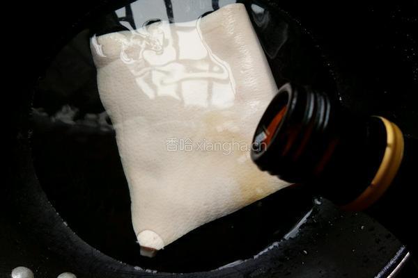 青椒炒肉皮的做法图解2