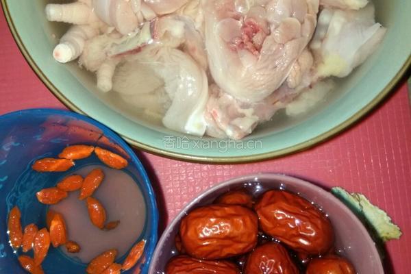 当归煲鸡汤的做法图解1