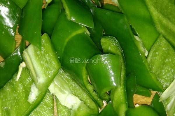 杏鲍菇炒青椒的做法图解2