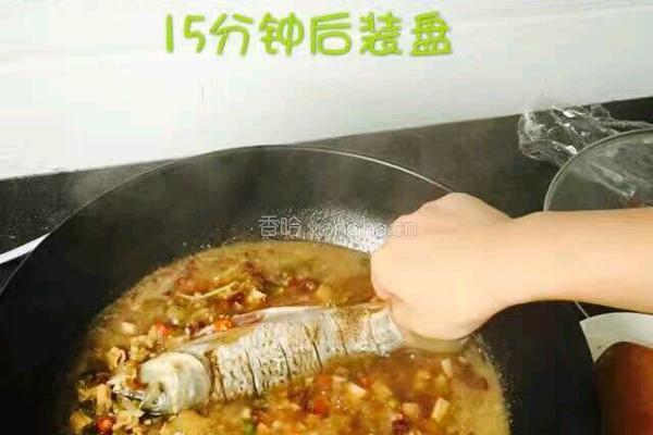 酸辣井水鱼的做法图解7