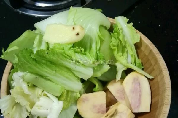 番薯芥菜猪肉咸蛋汤的做法图解1