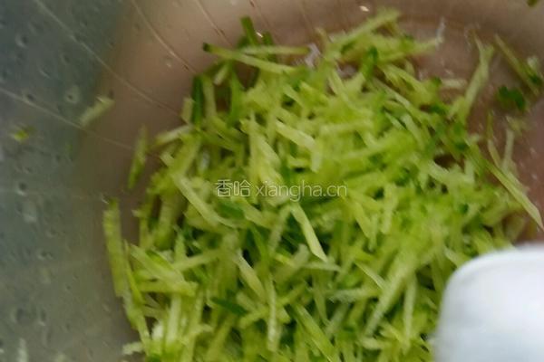 青萝卜丝鸡蛋饼的做法图解2
