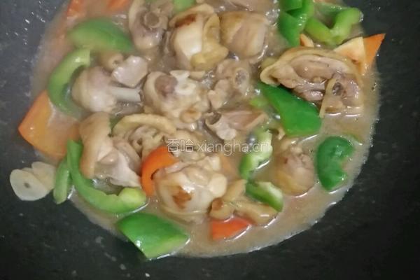 青红辣椒炒鸡腿肉的做法图解6
