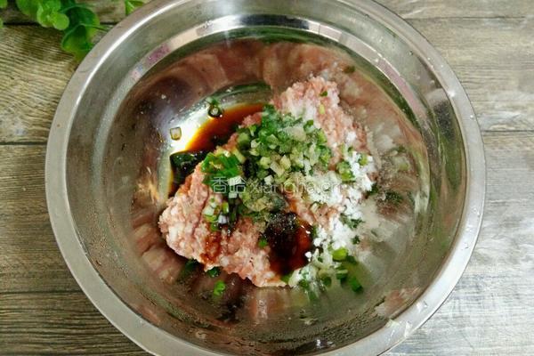 锅贴饺的做法图解4