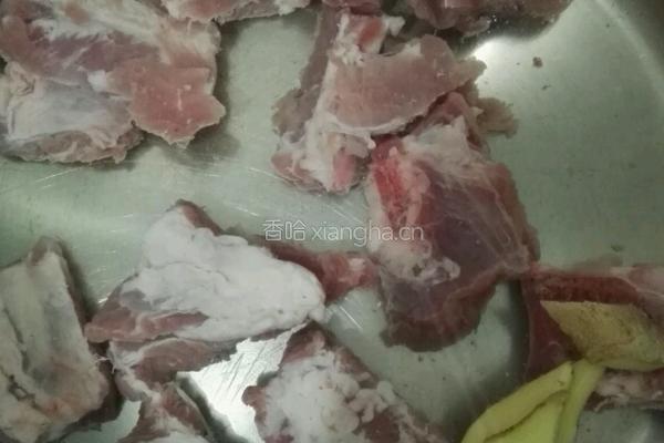 排骨烩芋头的做法图解1