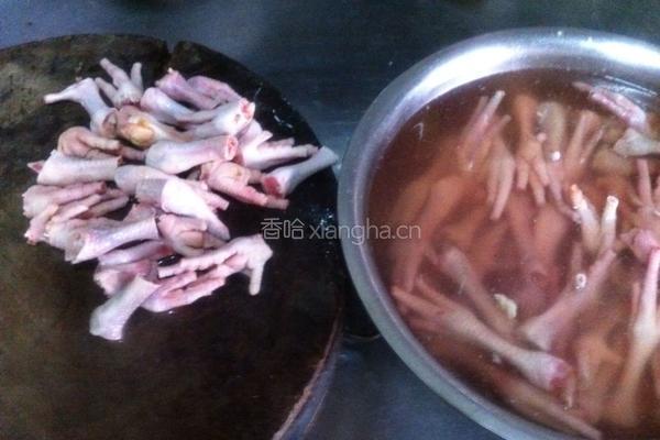 泡椒鸡爪的做法图解1