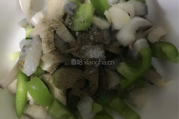 虾仁蔬菜披萨的做法图解3