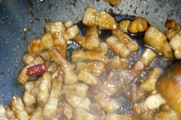 五花肉炖黄花菜的做法图解6