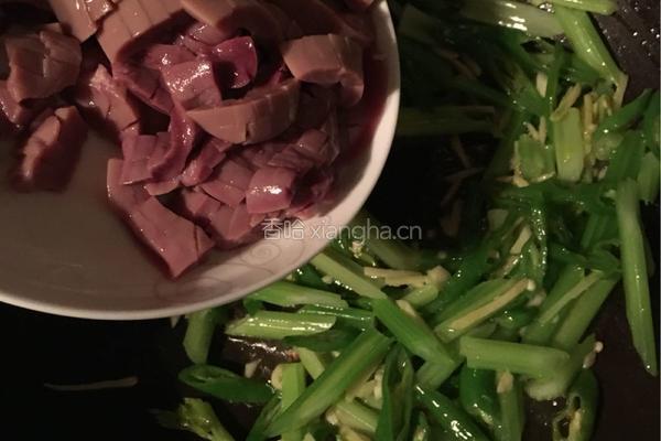 香芹炒腰花的做法图解8