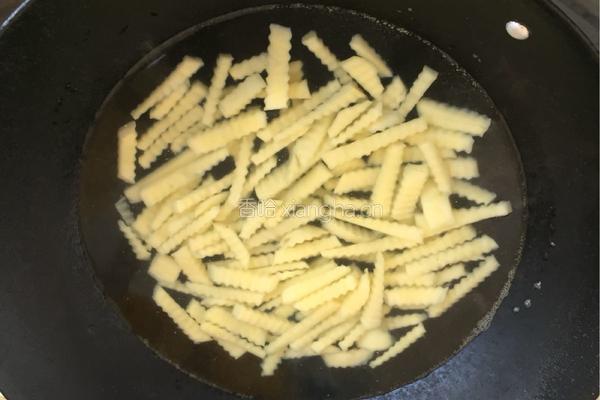 油炸狼牙土豆条的做法图解3