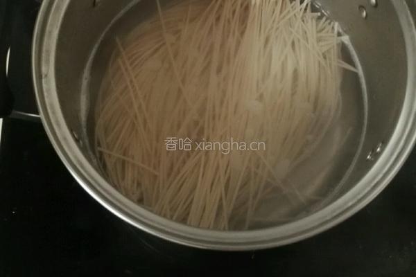 番茄肉碎拌面的做法图解2