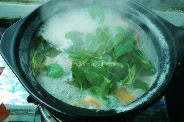 砂锅海鲜鸡蛋面的做法图解4