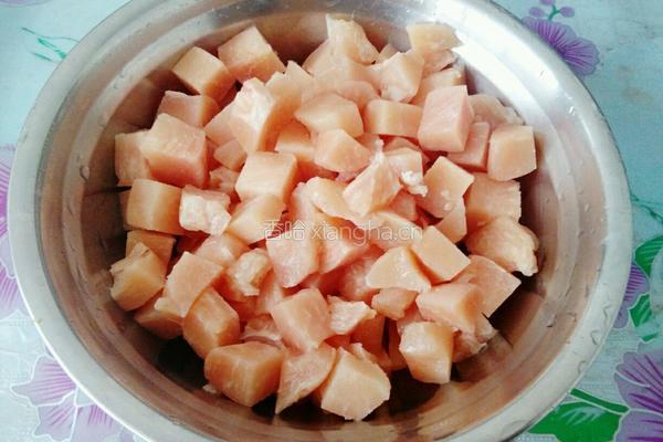 糖醋鸡丁的做法图解1