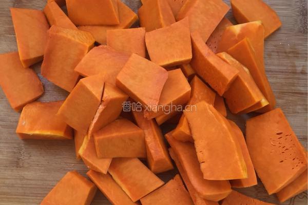 南瓜豆沙馒头的做法图解1