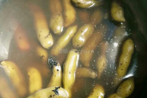 泡椒炒猫豆的做法图解1