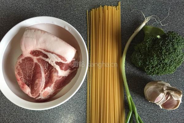 肉酱意面的做法图解1