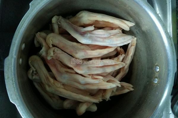 卤鸭爪的做法图解1