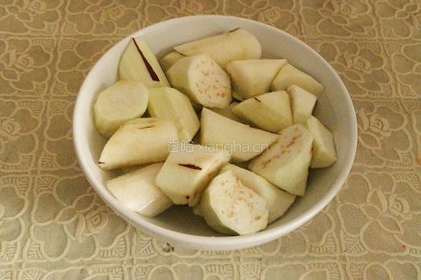 豆酱土豆焖茄子的做法图解1