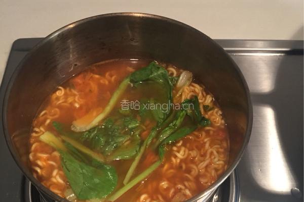 韩国辣白菜泡面的做法图解3