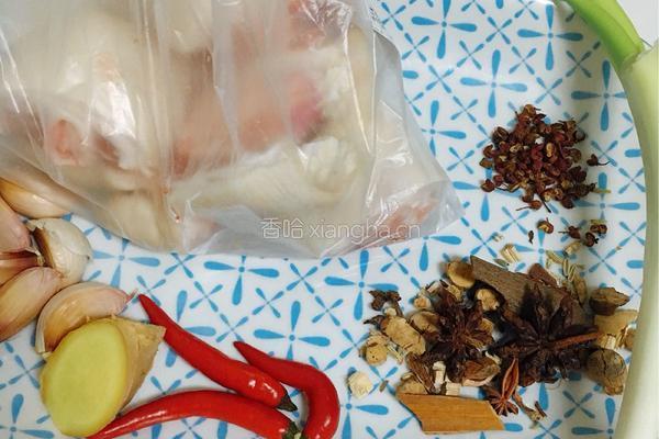 酱猪蹄的做法图解1