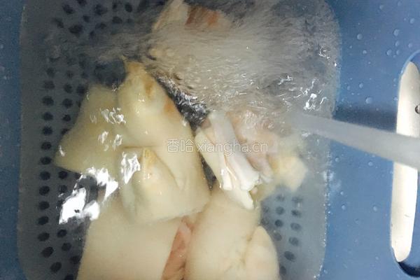 酱猪蹄的做法图解3