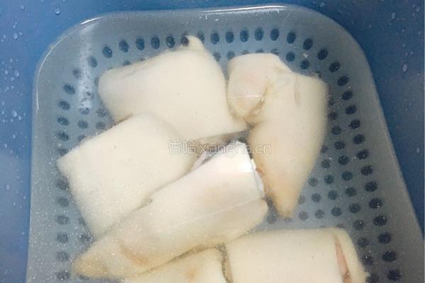 酱猪蹄的做法图解2