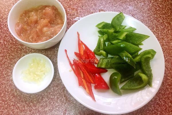 青椒炒肉的做法图解2