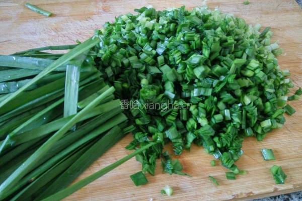 韭菜鸡蛋饺子馅料的做法图解2