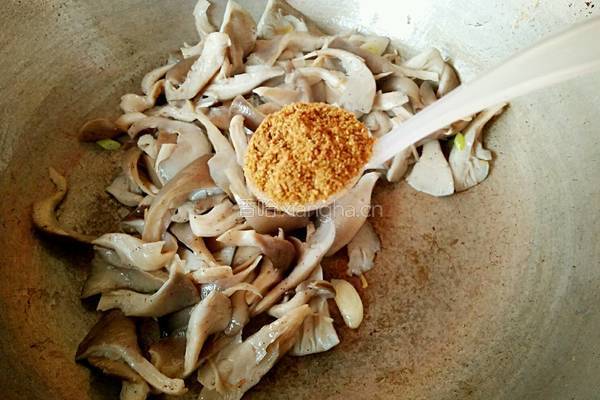 孜然平菇炒鸡蛋的做法图解11