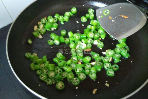 美人椒炒火腿的做法图解3
