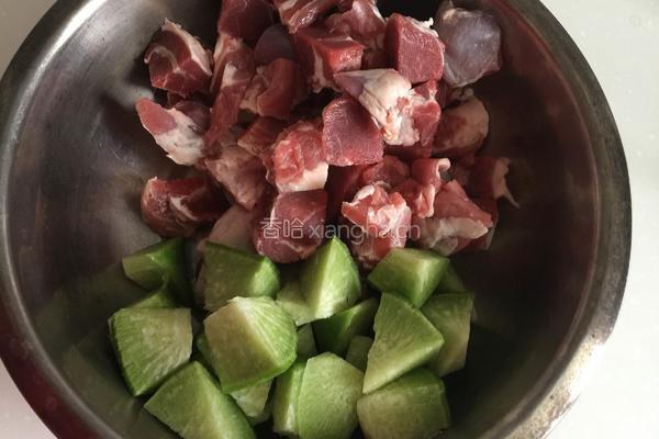 羊肉炖萝卜的做法图解1