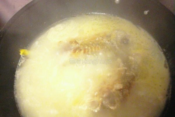 海鲫鱼豆腐菌菇汤的做法图解5