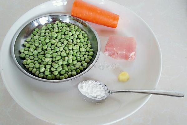豌豆米炒肉丁的做法图解1