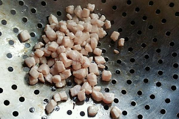 豌豆米炒肉丁的做法图解12