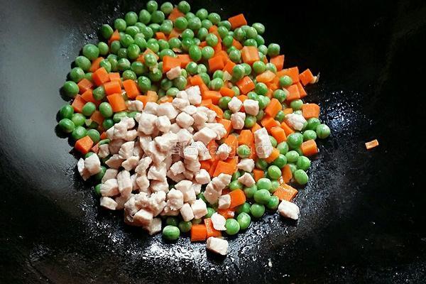 豌豆米炒肉丁的做法图解18