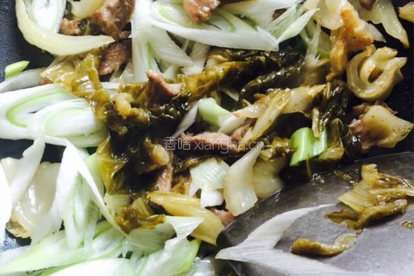 大葱酸菜炒肉丝的做法图解9