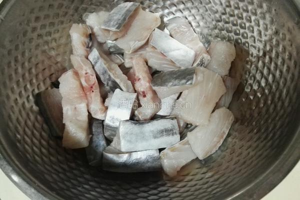 麻鱼煮咸菜的做法图解1