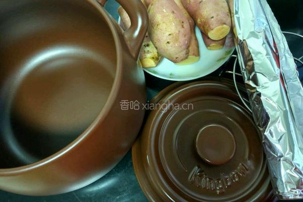 坤博砂锅烤红薯的做法图解1