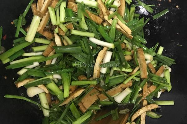 蒜苗炒香干的做法图解5
