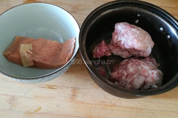 马哈鱼猪肉水饺的做法图解1