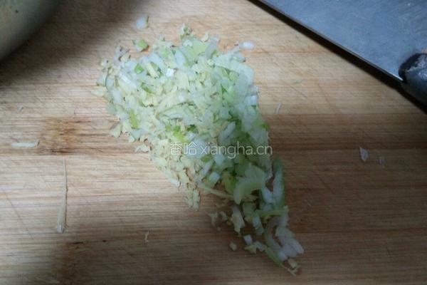 猪肉韭菜馅饼的做法图解2