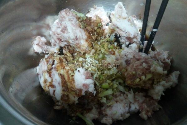 猪肉韭菜馅饼的做法图解3
