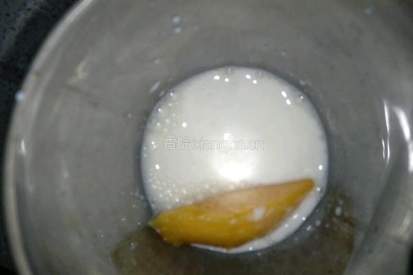 芒果奶昔的做法图解3