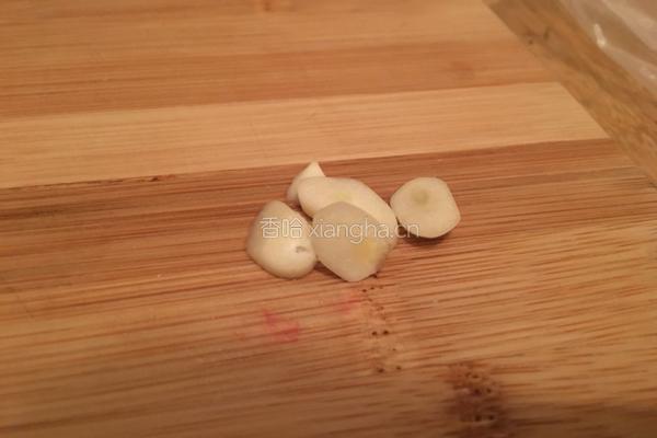 茭白炒肉的做法图解3