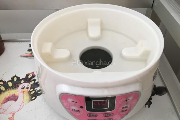 牛奶银耳红枣养颜汤的做法图解5