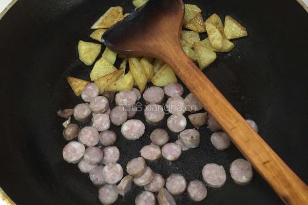 土豆香肠炒意大利面的做法图解5