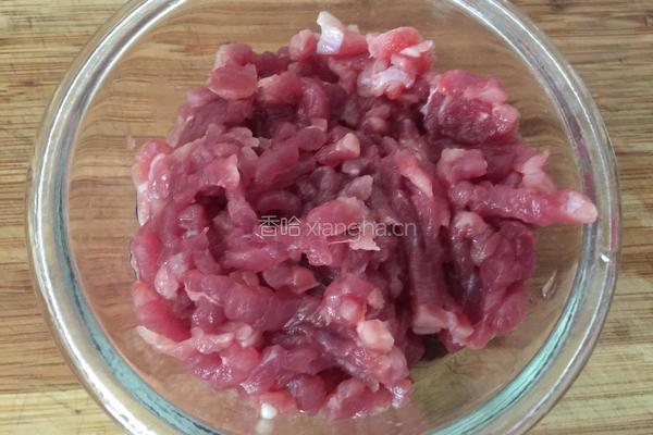 香芹炒牛肉的做法图解1