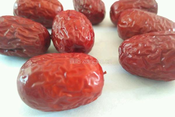 红枣乌鸡汤的做法图解1