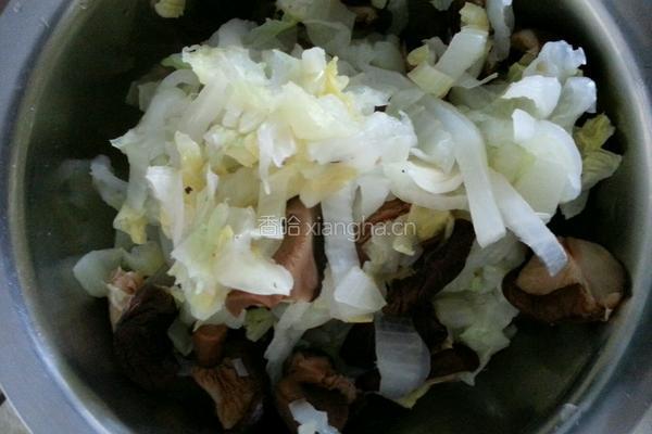 香菇白菜虾皮包的做法图解3