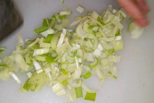 鸡蛋饼卷土豆丝儿的做法图解3